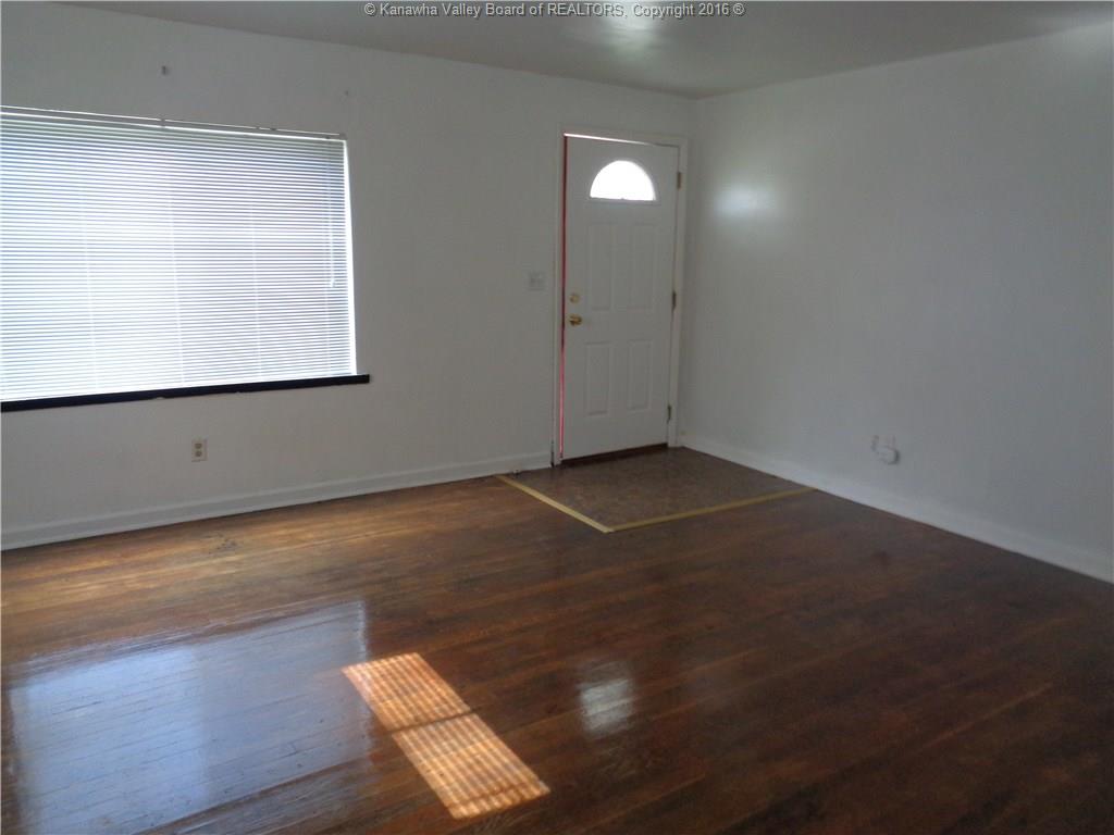 214 32ND STREET, Charleston, WV 25312