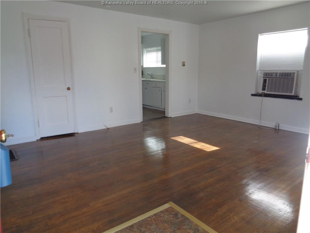 214 32ND STREET, Charleston, WV 25312