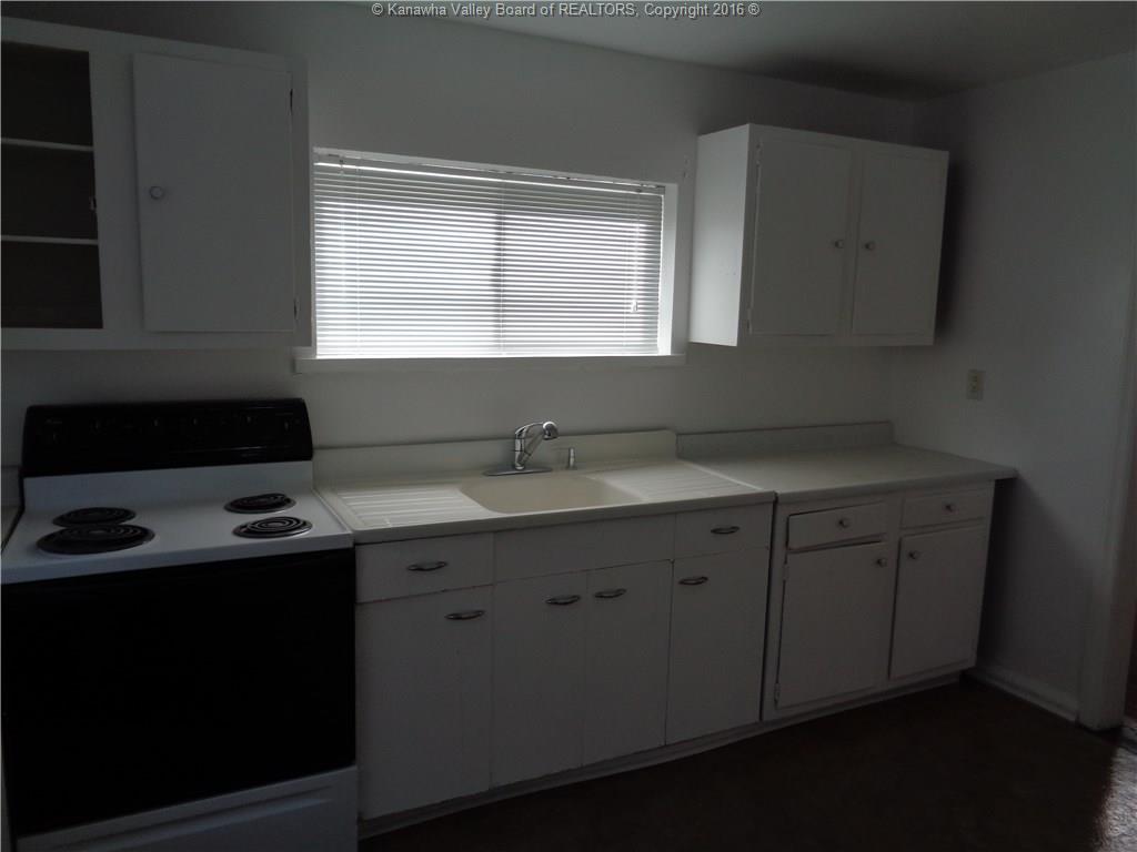 214 32ND STREET, Charleston, WV 25312