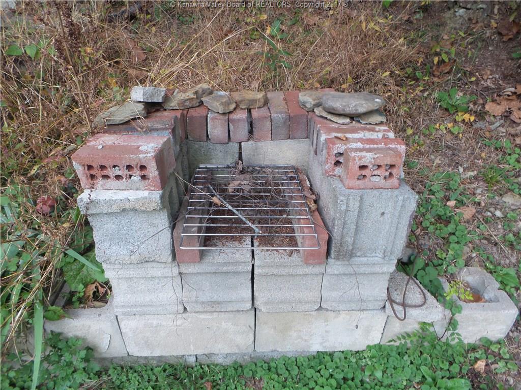 802 Mile Fork Road, Charleston, WV 25312