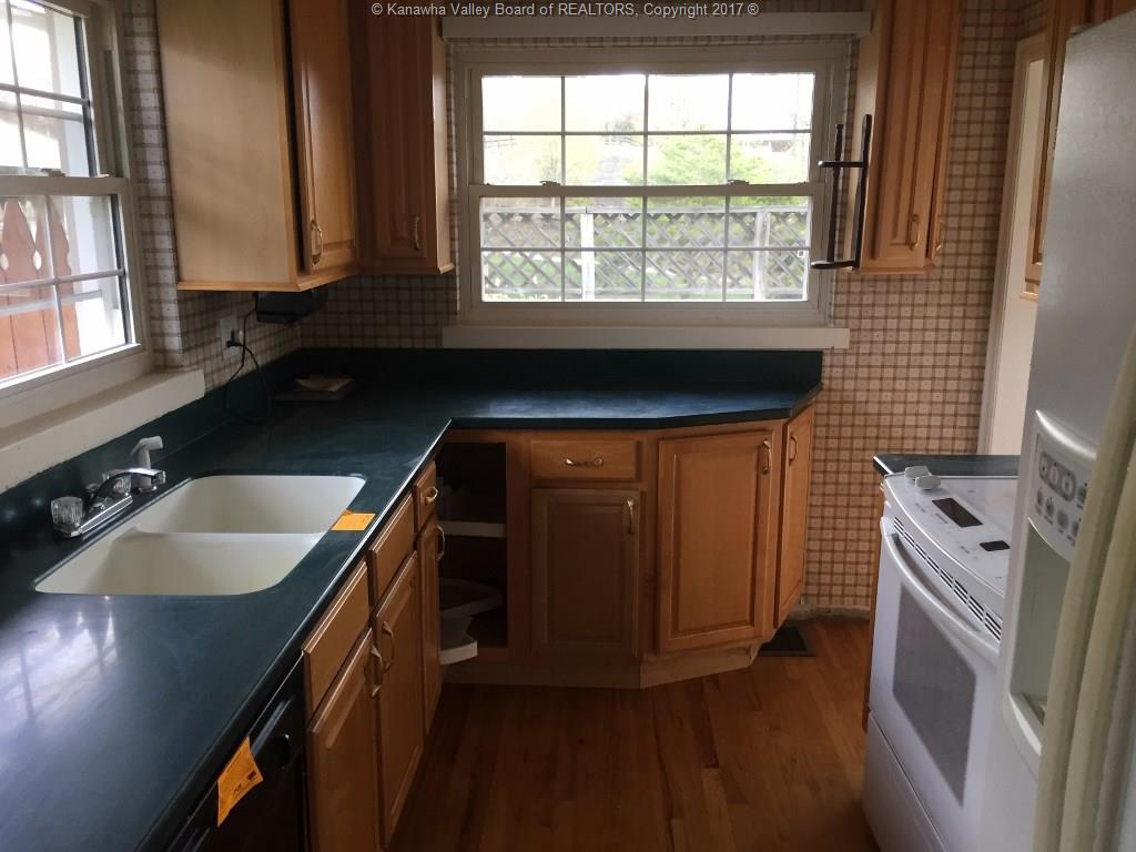 33 Soldier Lane, Charleston, WV 25313