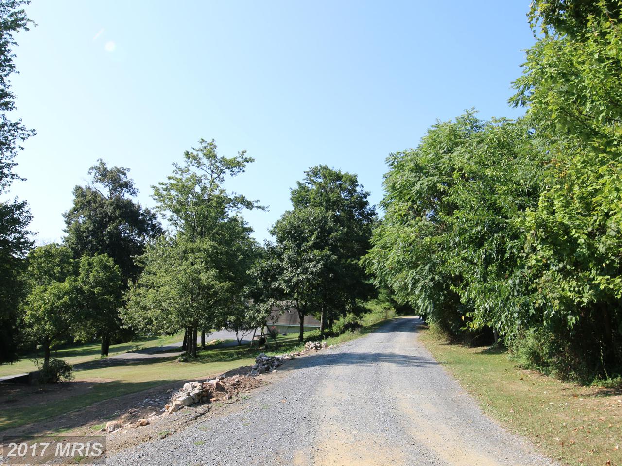 MIRACLE LN, Martinsburg, WV 25401