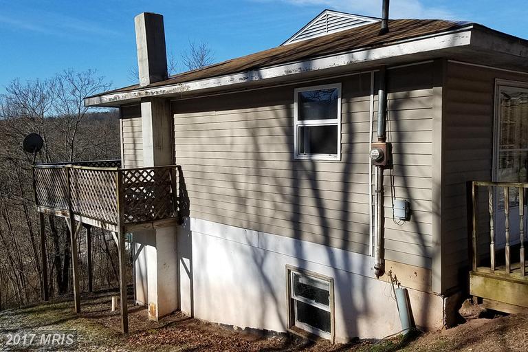 7692 MARTINSBURG ROAD, Berkeley Springs, WV 25411