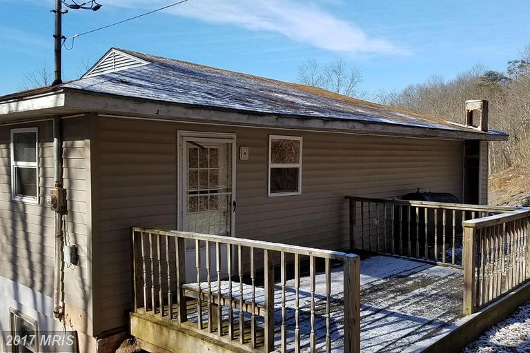7692 MARTINSBURG ROAD, Berkeley Springs, WV 25411