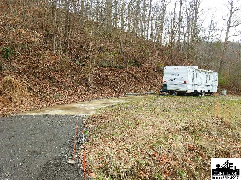 632 Fudges Ck Rd., Barboursville, WV 25504