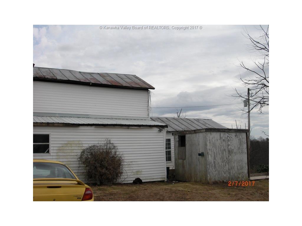 218 Mount Carmel Road, Gallipolis Ferry, WV 25515