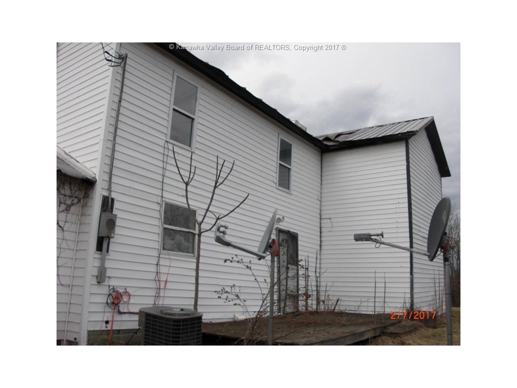 218 Mount Carmel Road, Gallipolis Ferry, WV 25515