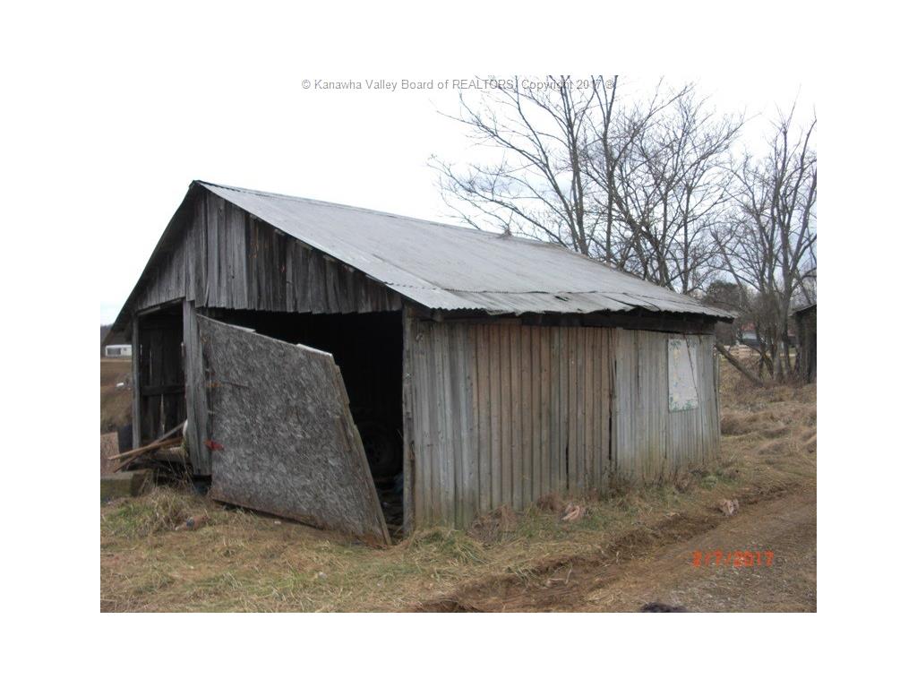 218 Mount Carmel Road, Gallipolis Ferry, WV 25515