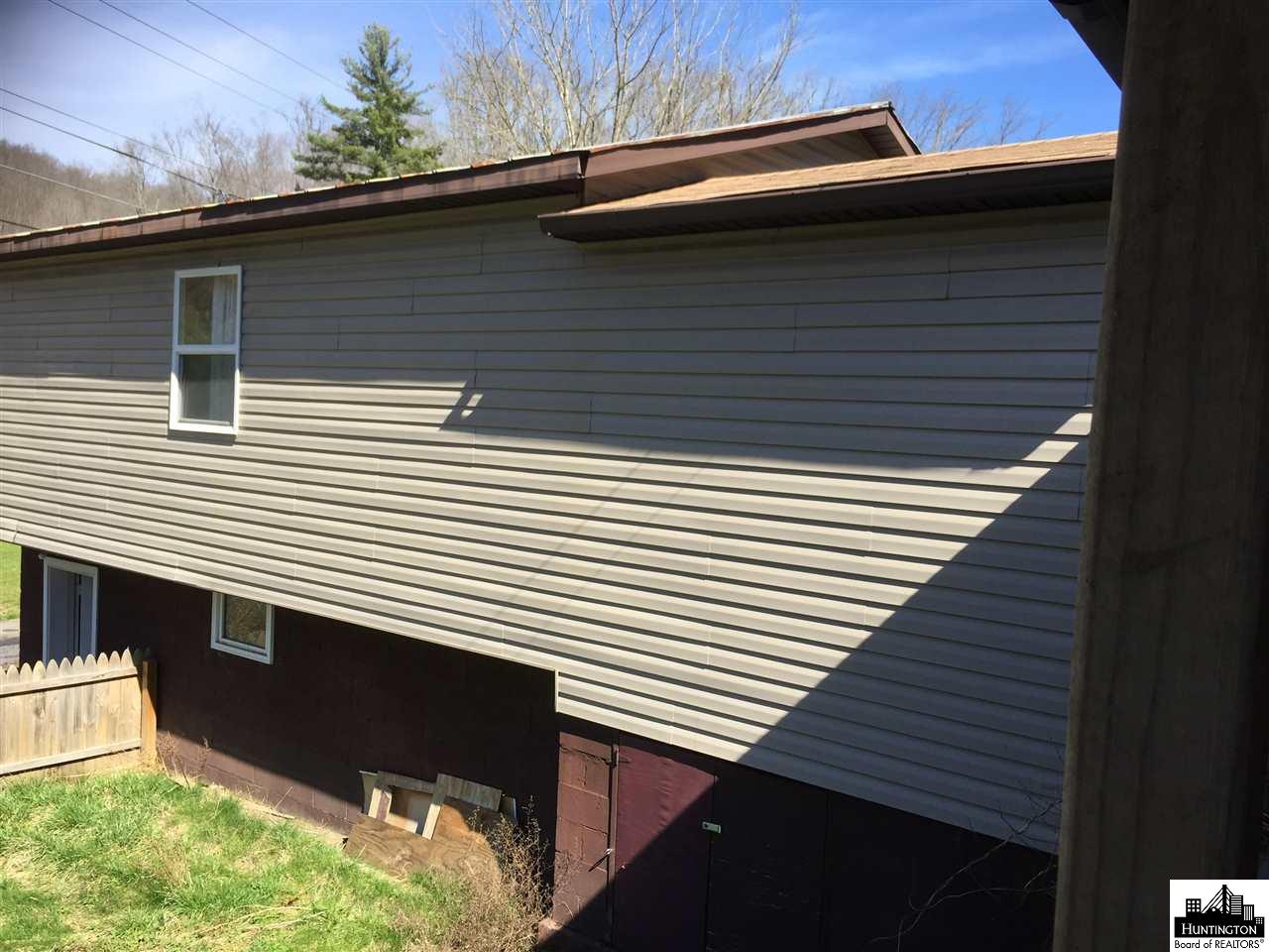 2393 Hutchinson Branch Rd, Kenova, WV 25530