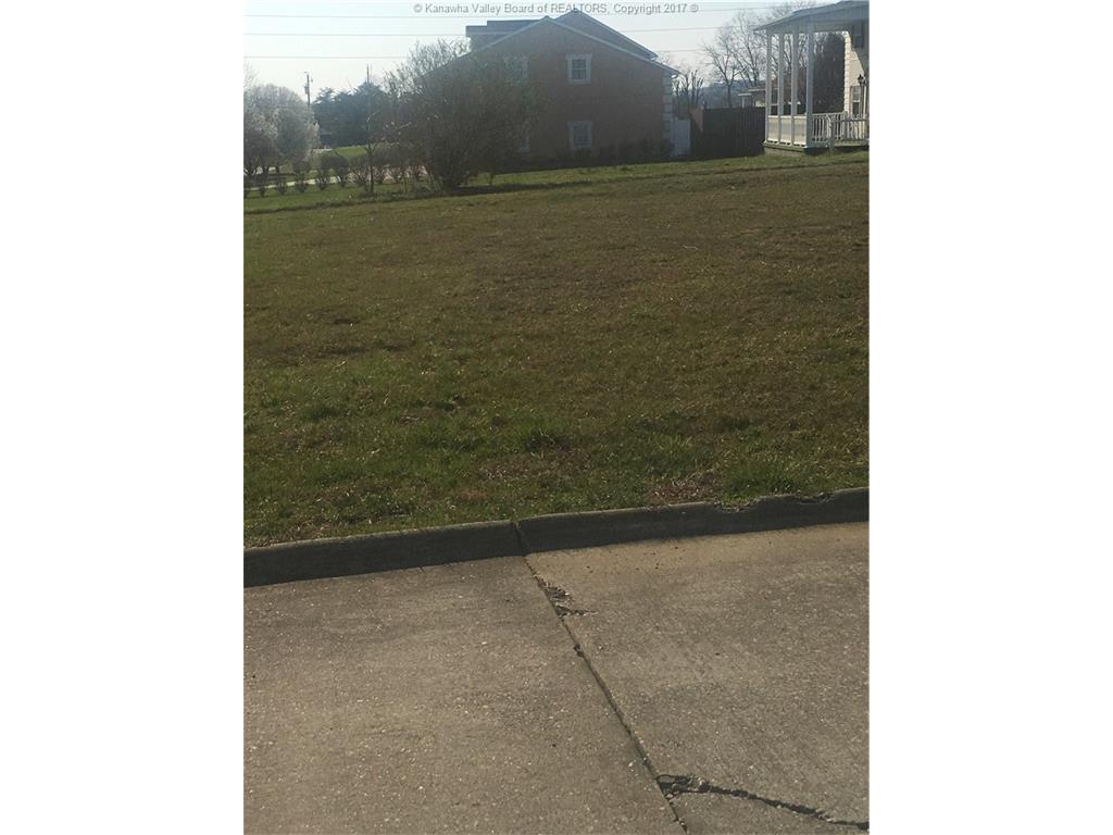 107 Kings Gate, Milton, WV 25541