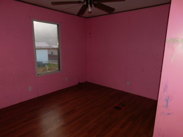 150 BULL HOLLOW ROAD, Accoville, WV 25606