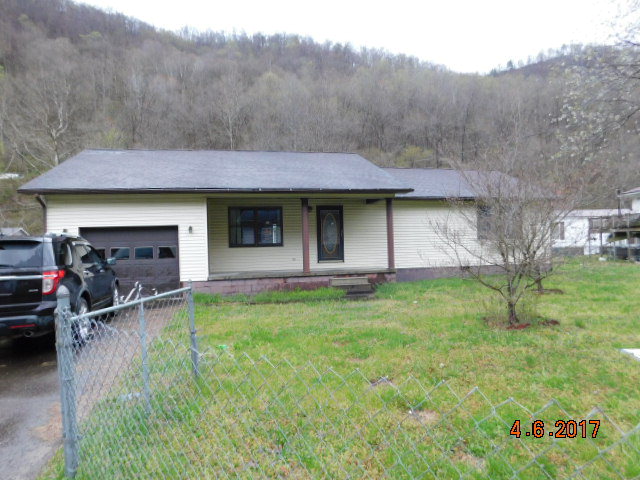325 MOSLEY AVENUE, Amherstdale, WV 25607