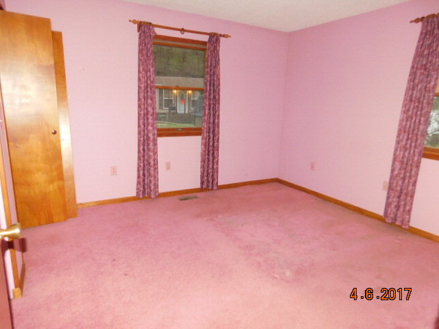 325 MOSLEY AVENUE, Amherstdale, WV 25607