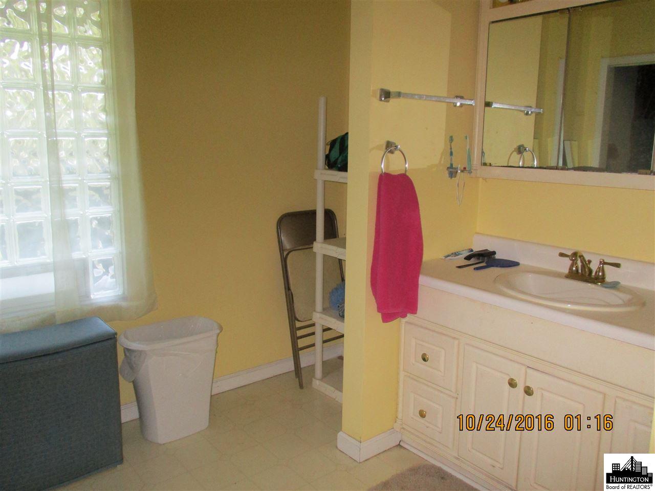 1639 Kessler, Huntington, WV 25704
