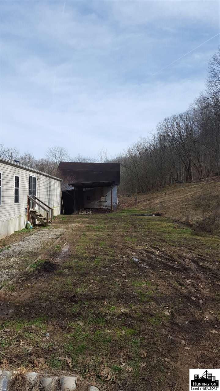 4950 Lower Newcomb Creek, Huntington, WV 25704
