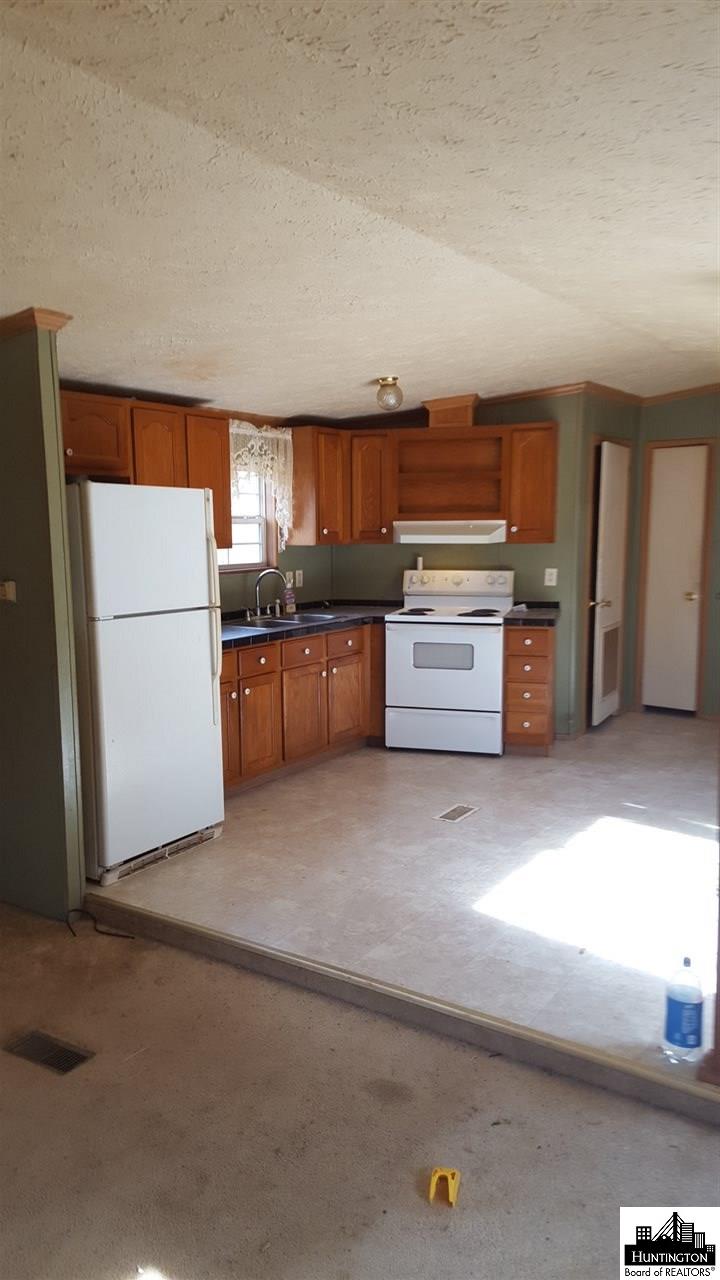4950 Lower Newcomb Creek, Huntington, WV 25704