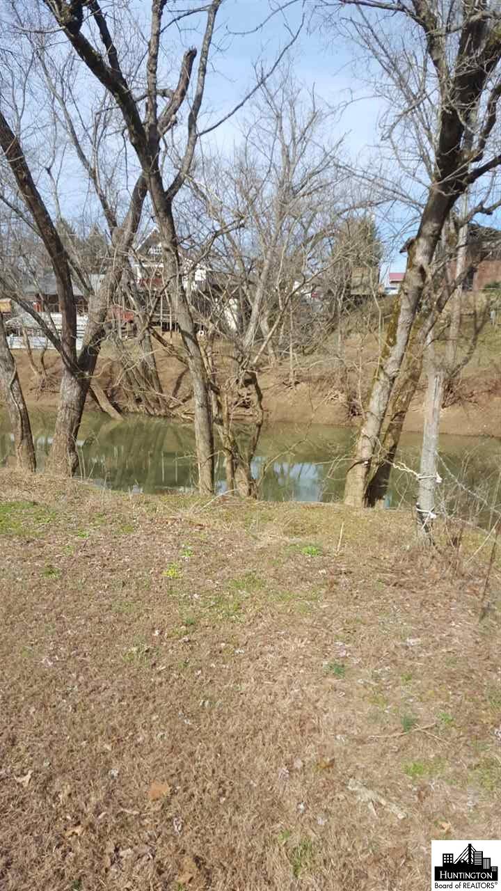 4950 Lower Newcomb Creek, Huntington, WV 25704