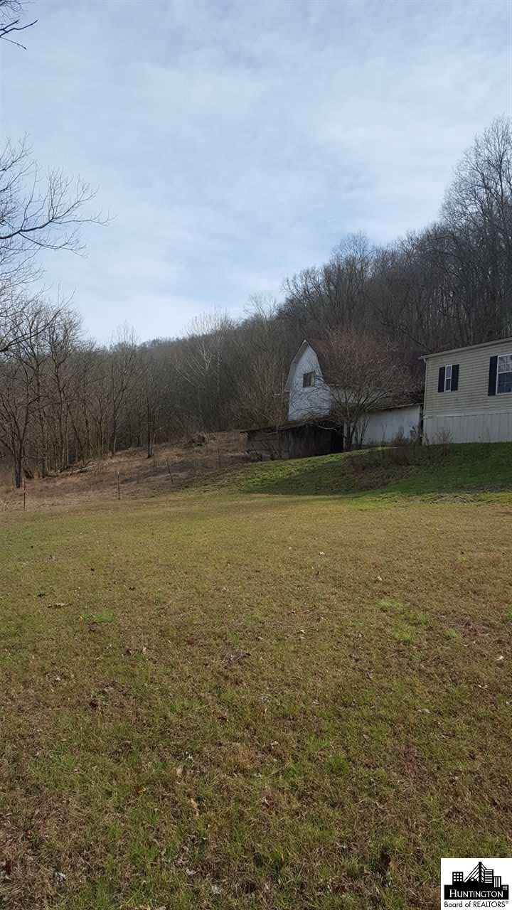 4950 Lower Newcomb Creek, Huntington, WV 25704