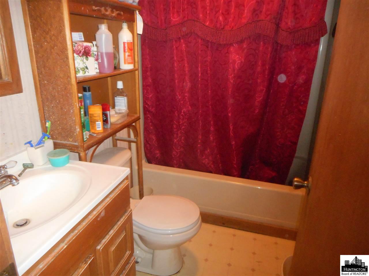 122 Leeward Avenue, Huntington, WV 25705