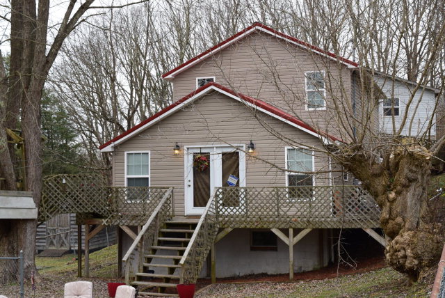 102 Spring St