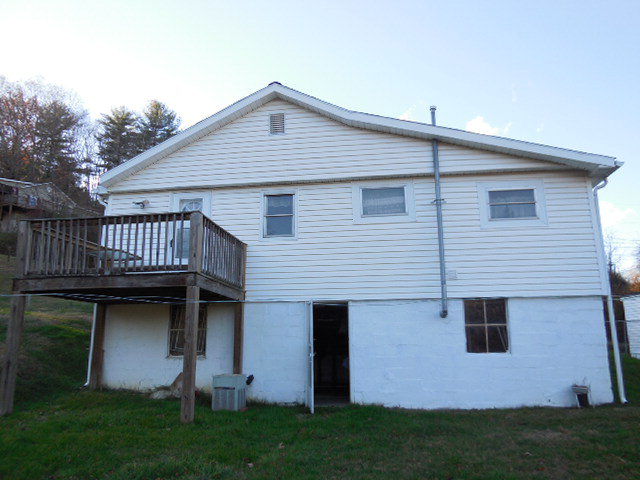 123 Pine Avenue, Mabscott, WV 25871
