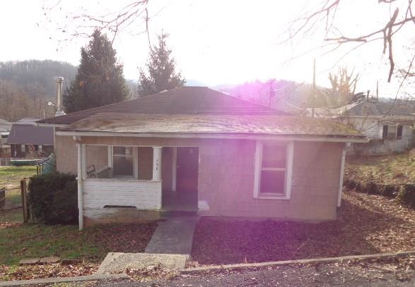 308 Montana StMount Hope, WV, 25880Fayette County