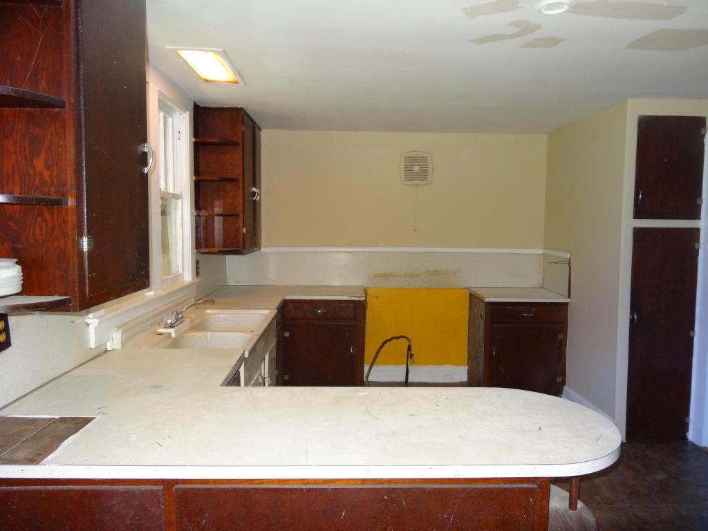 315 TENNESSEE ST, Mt Hope, WV 25880