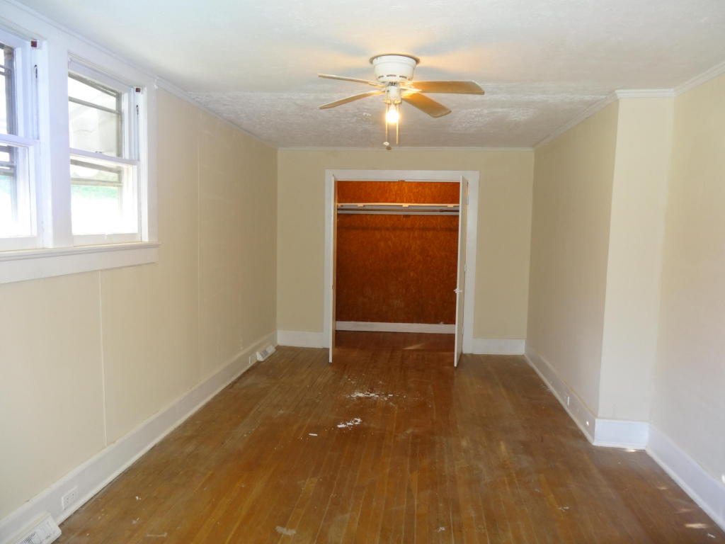 315 TENNESSEE ST, Mt Hope, WV 25880