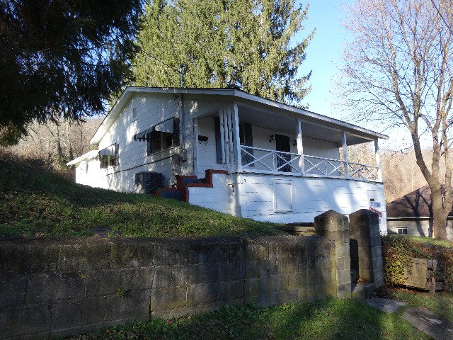 315 TENNESSEE STREET, MT. Hope, WV 25880