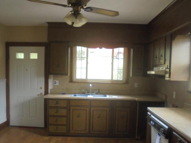 709 Broad StMount Hope, WV, 25880Fayette County