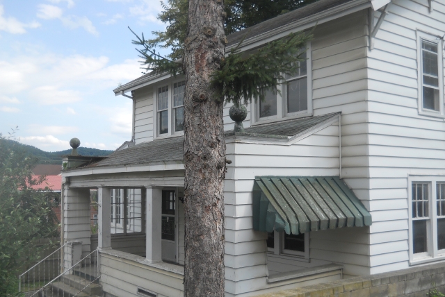206 N Mountain AveMount Hope, WV, 25880Fayette County