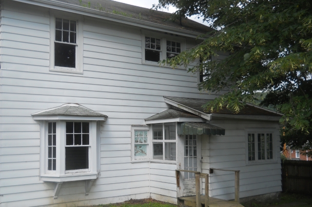 206 N Mountain AveMount Hope, WV, 25880Fayette County