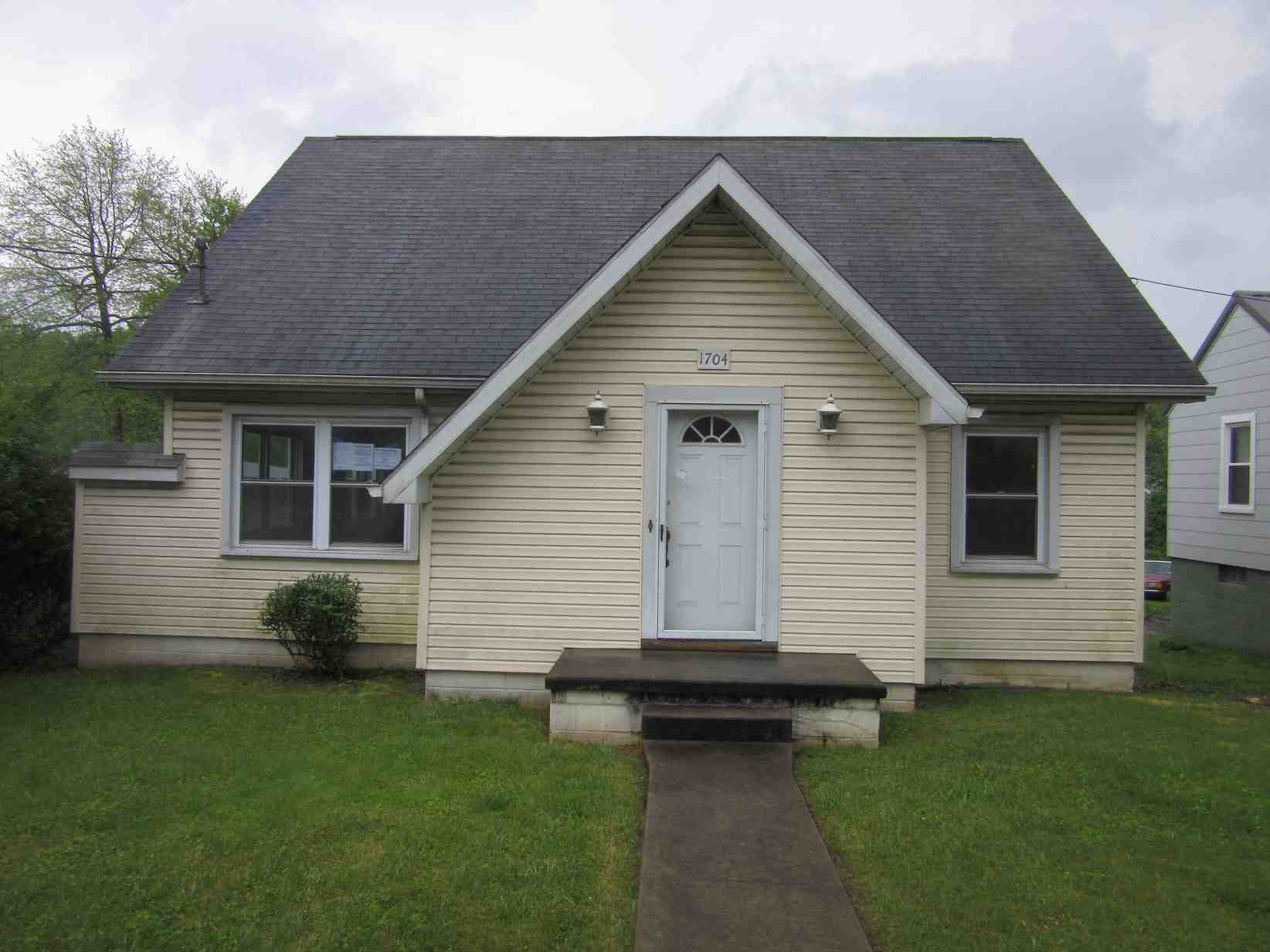 1704 Main St EOak Hill, WV, 25901Fayette County