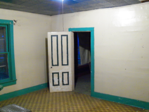 206 13th Ave, Hinton, WV 25951
