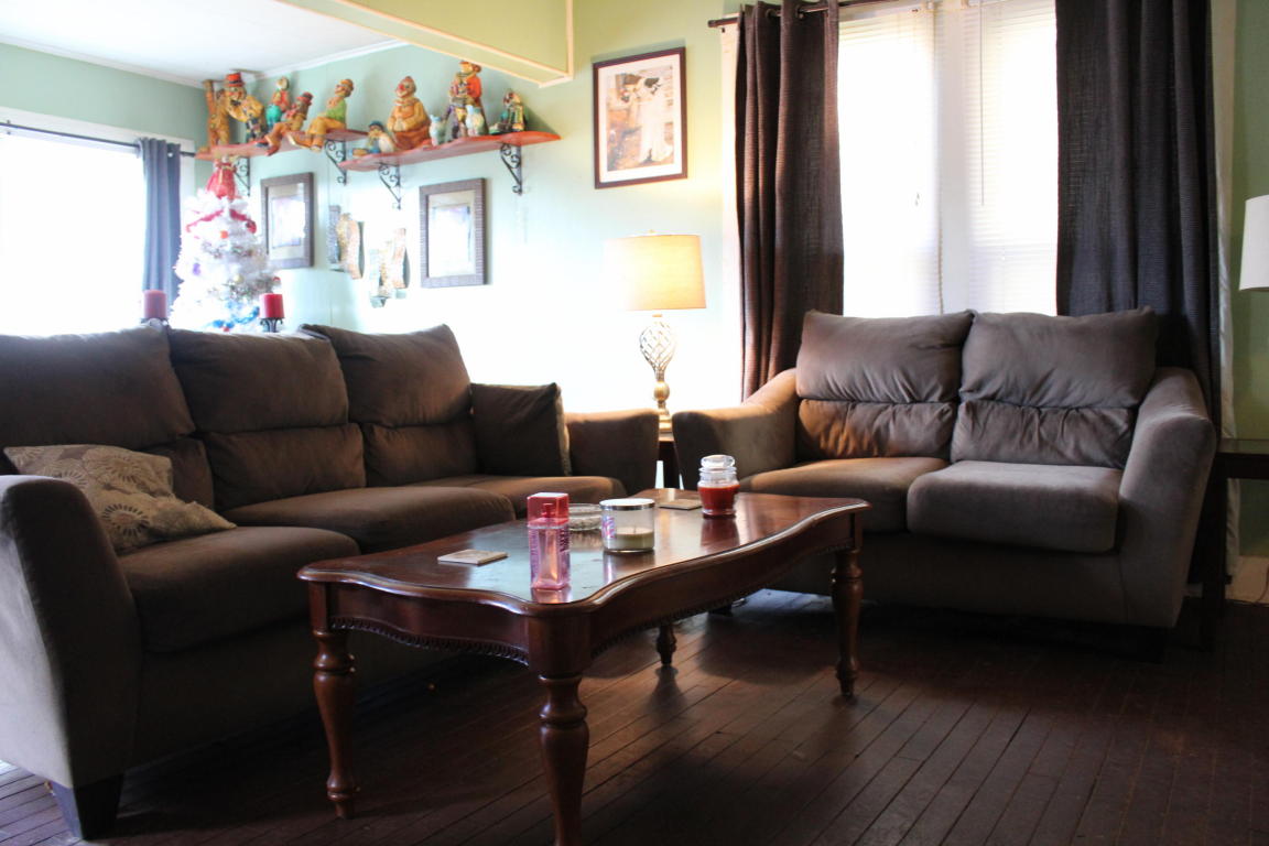 1312 SUMMERS ST, Hinton, WV 25951