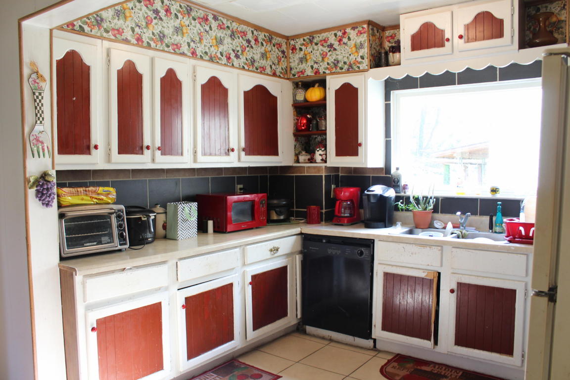 1312 SUMMERS ST, Hinton, WV 25951