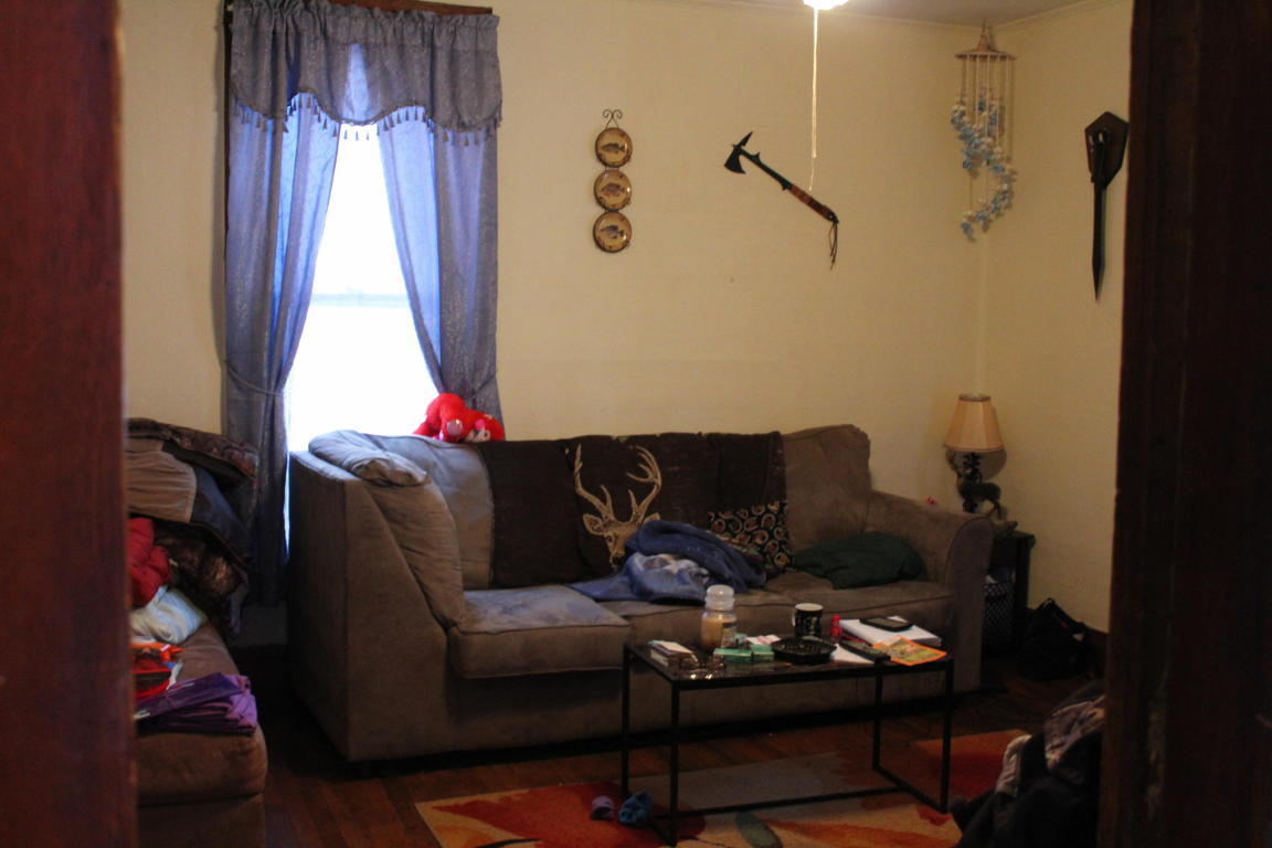 917 TEMPLE ST, Hinton, WV 25951