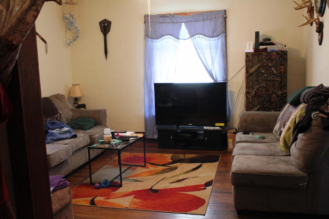 917 TEMPLE ST, Hinton, WV 25951