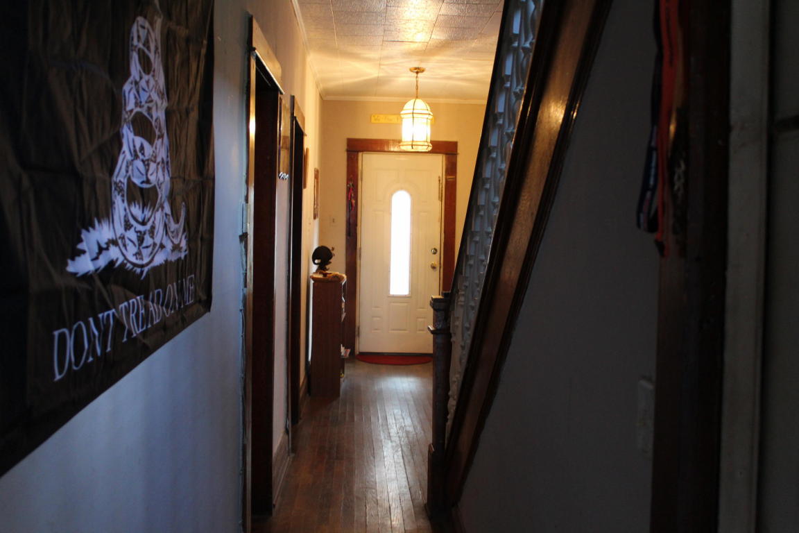 917 TEMPLE ST, Hinton, WV 25951