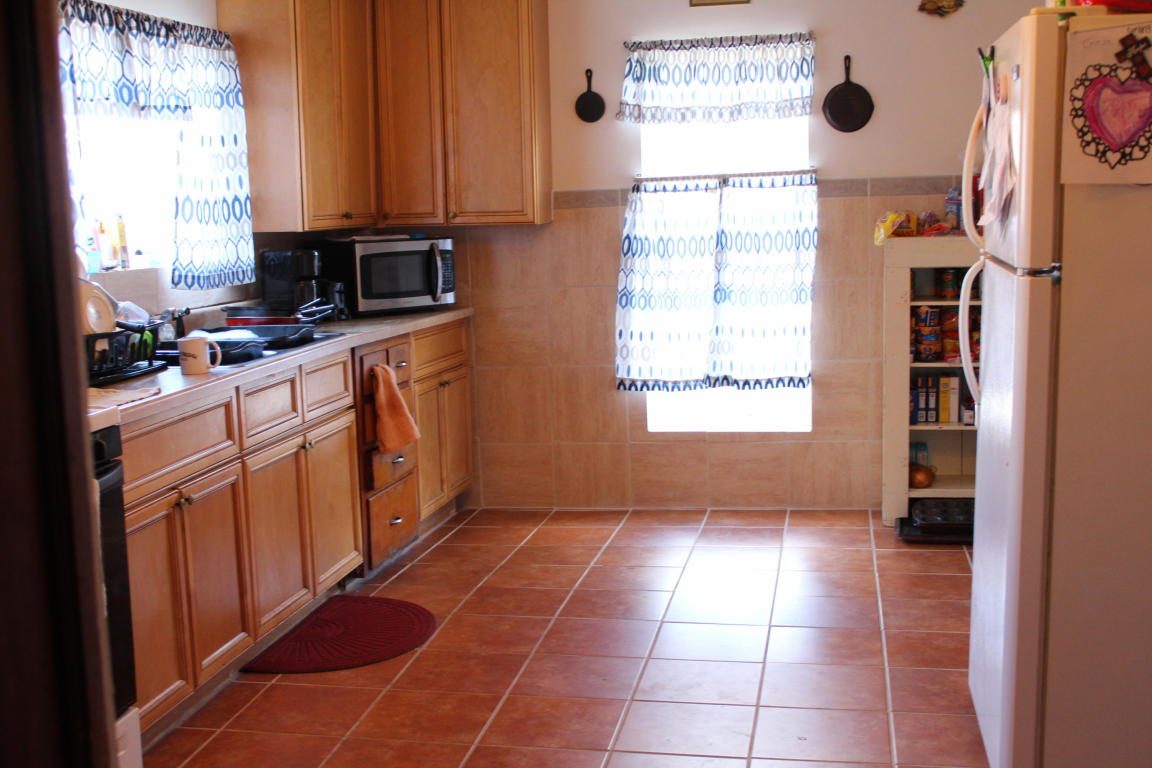 917 TEMPLE ST, Hinton, WV 25951