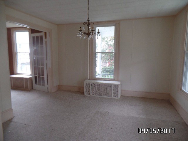 317 Ballengee St, Hinton, WV 25951