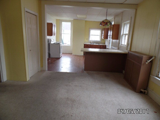 317 Ballengee St, Hinton, WV 25951