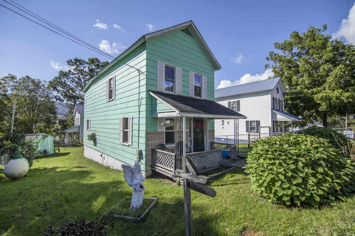134 EAST NICHOLAS AVENUE, Rainelle, WV 25962