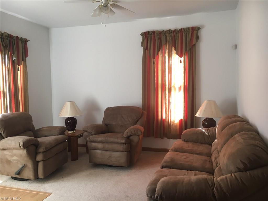 859 Wood St, Follansbee, WV 26037