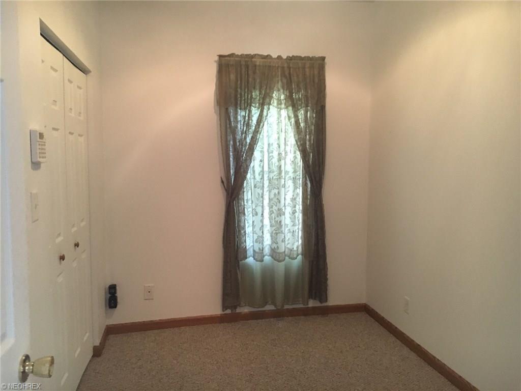 859 Wood St, Follansbee, WV 26037