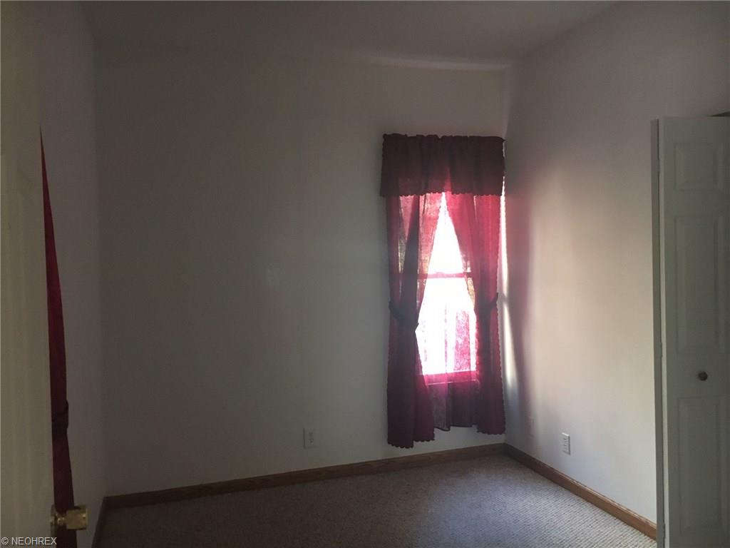 859 Wood St, Follansbee, WV 26037