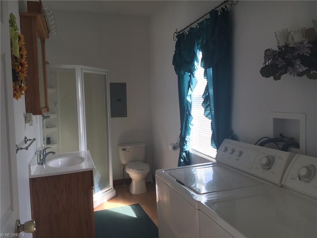 859 Wood St, Follansbee, WV 26037