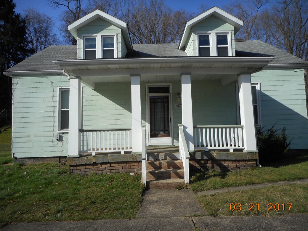 407 Valley Street, New Cumbrland, WV 26047