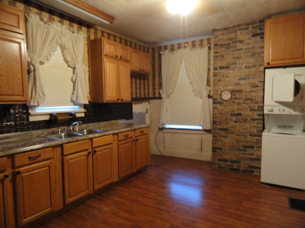 407 Valley Street, New Cumbrland, WV 26047