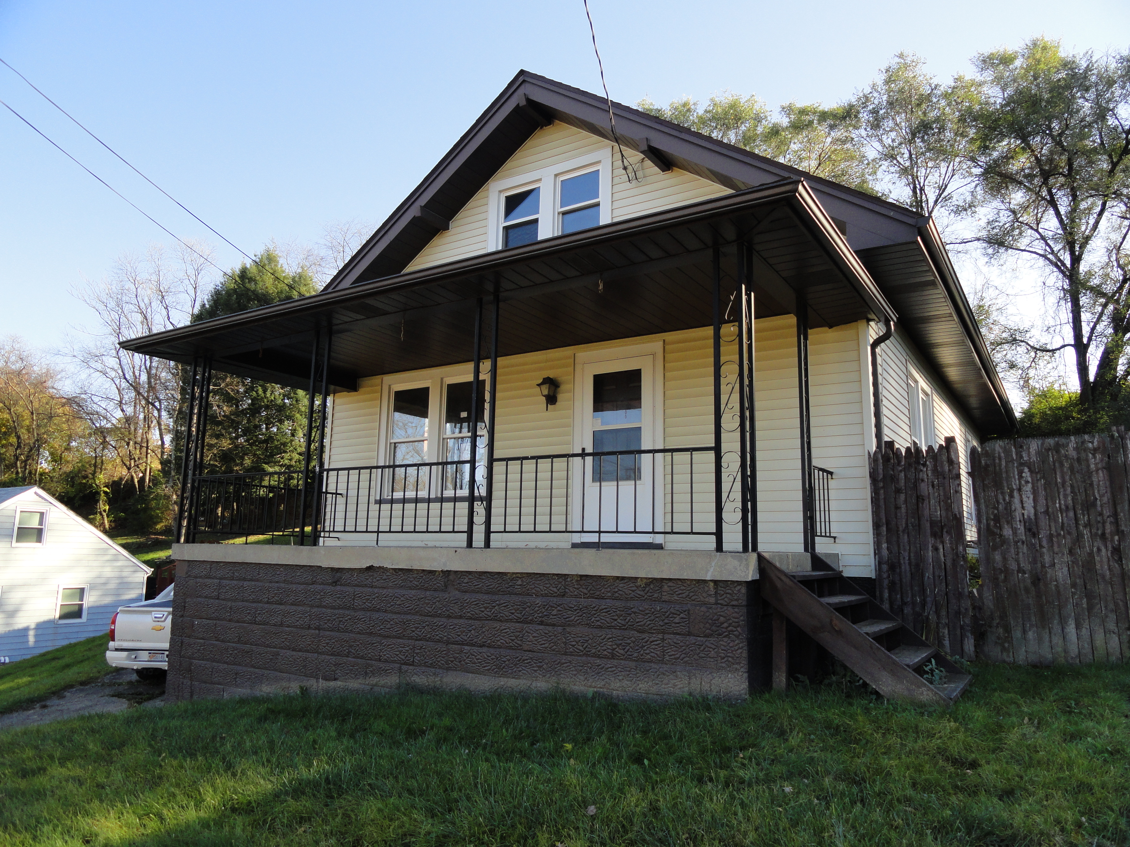 168 Hillcrest Rd, Weirton, WV 26062